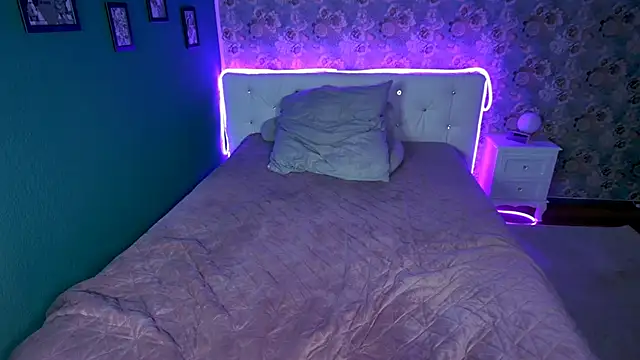 Snapshot of EmilyDiazofficial chatting on February 5, 2026, 4:00 pm EmilyDiazofficial online show from February 5, 2026, 4:00 pm