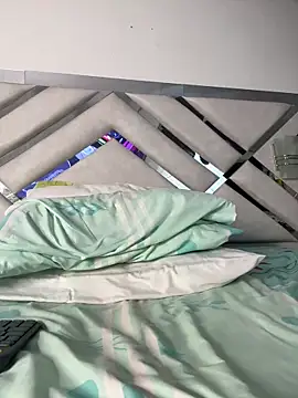 Snapshot of maybelline69 chatting on April 1, 2026, 10:05 am maybelline69 online show from April 1, 2026, 10:05 am