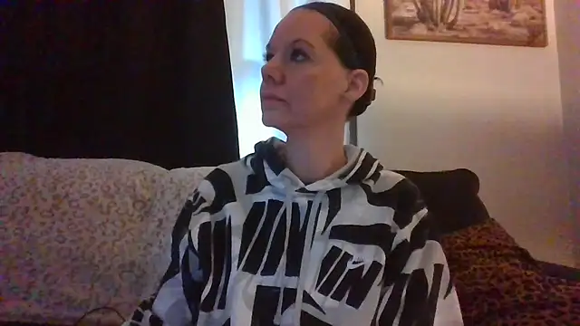 SidneyRaee online show from October 11, 2025, 4:16 pm