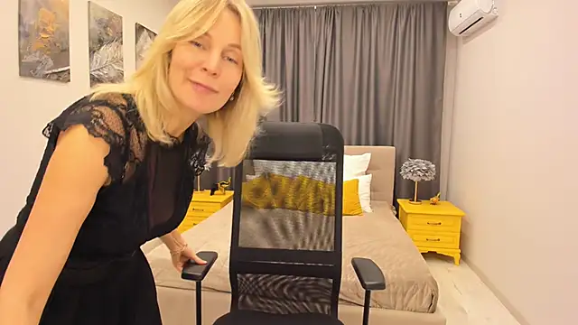 Sinty Devis online show from February 11, 2025, 2:35 pm