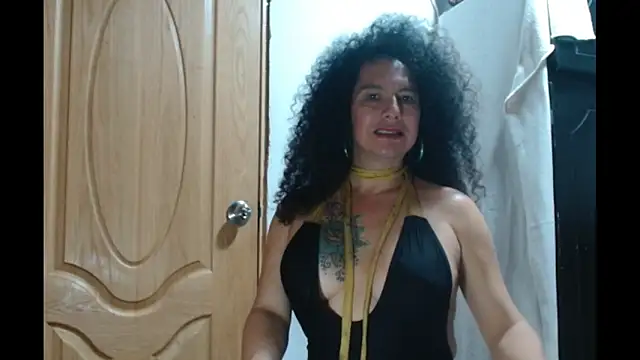 Snapshot of abbycrespa chatting on February 17, 2025, 8:04 pm abbycrespa online show from February 17, 2025, 8:04 pm