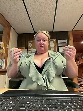Snapshot of blissful_vixen chatting on May 13, 2026, 3:09 pm blissful vixen online show from May 13, 2026, 3:09 pm