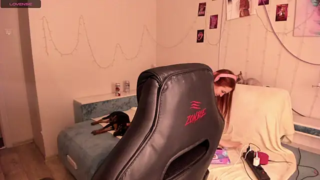 Snapshot of ViolaIntelligent chatting on December 6, 2024, 2:24 am ViolaIntelligent online show from December 6, 2024, 2:24 am