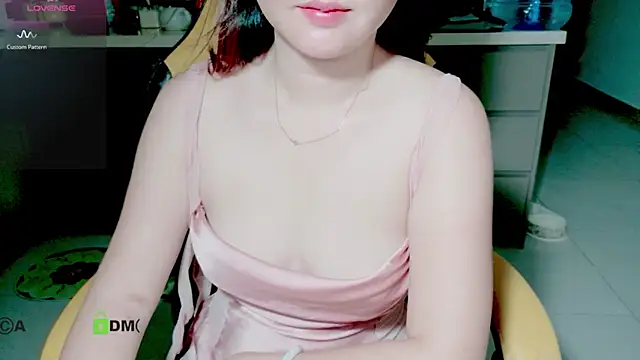 Snapshot of Emi-Vibes- chatting on June 15, 2026, 8:44 pm Emi-Vibes- online show from June 15, 2026, 8:44 pm