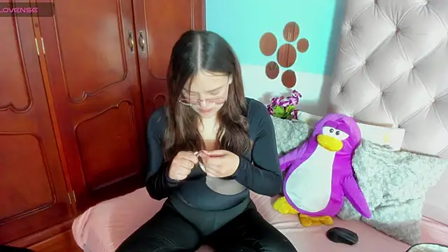  Sarahh 0 online show from March 7, 2025, 2:45 pm