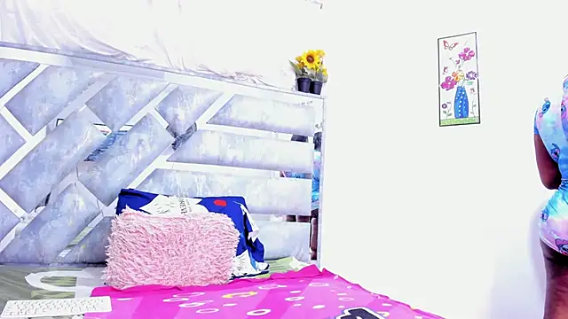 RoxannaBlanche online show from December 13, 2024, 1:12 pm