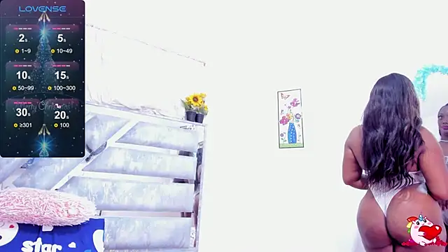 RoxannaBlanche online show from December 18, 2024, 2:17 pm