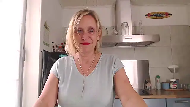 Snapshot of legalyblond chatting on June 9, 2026, 8:04 am legalyblond online show from June 9, 2026, 8:04 am