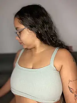 CurlyGirl 1 online show from December 11, 2024, 12:02 pm