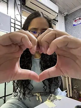 CurlyGirl 1 online show from January 8, 2025, 12:37 pm