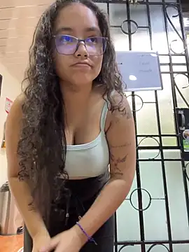 CurlyGirl 1 online show from February 12, 2025, 1:48 pm