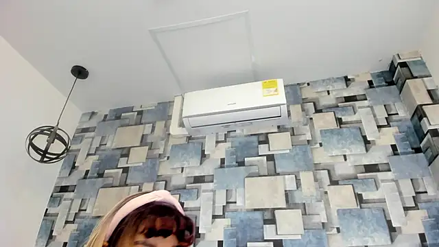 angel dthroatt online show from March 31, 2026, 12:05 pm