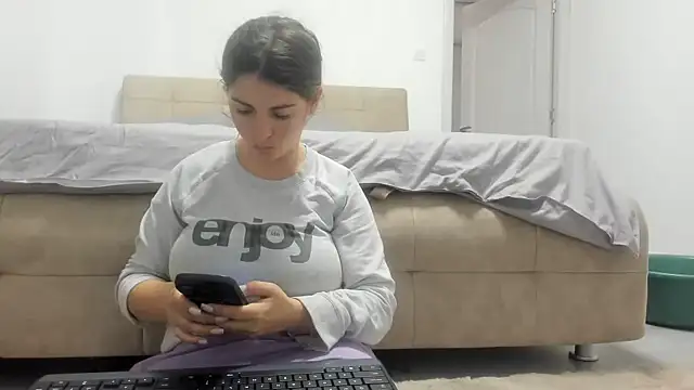 Hottalicia2 online show from March 12, 2026, 2:34 pm