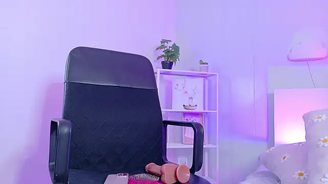 CristalCornner  online show from April 17, 2026, 10:02 pm