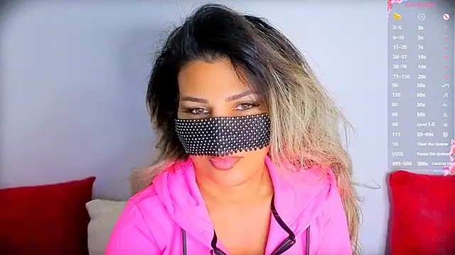 Turkish Latina online show from October 5, 2025, 7:12 pm