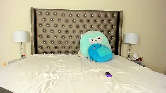 NadiaLyla online show from February 2, 2026, 2:10 am