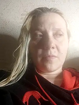 LeraSweet online show from May 3, 2026, 7:42 pm