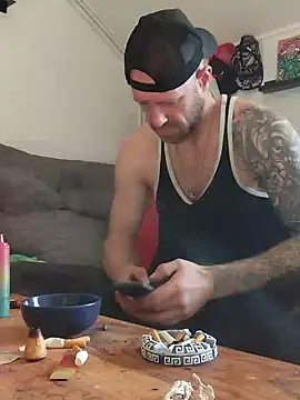 Snapshot of eltoulou chatting on February 3, 2025, 12:14 pm eltoulou online show from February 3, 2025, 12:14 pm