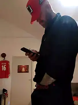 Snapshot of eltoulou chatting on February 4, 2025, 5:23 pm eltoulou online show from February 4, 2025, 5:23 pm