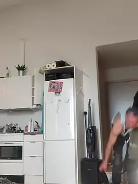 Snapshot of eltoulou chatting on February 17, 2025, 1:21 pm eltoulou online show from February 17, 2025, 1:21 pm