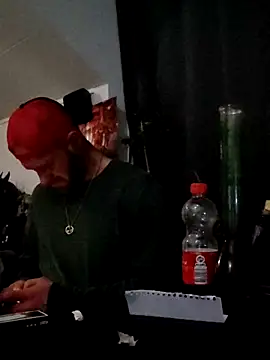 Snapshot of eltoulou chatting on February 18, 2025, 8:25 pm eltoulou online show from February 18, 2025, 8:25 pm