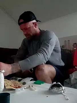 Snapshot of eltoulou chatting on March 18, 2025, 4:59 pm eltoulou online show from March 18, 2025, 4:59 pm