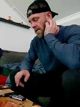 Snapshot of eltoulou chatting on November 10, 2025, 7:57 pm eltoulou online show from November 10, 2025, 7:57 pm