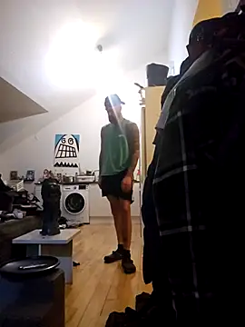 Snapshot of eltoulou chatting on February 24, 2026, 7:23 pm eltoulou online show from February 24, 2026, 7:23 pm