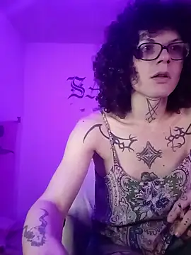 Snapshot of SuccubusTatuada chatting on April 3, 2026, 8:01 am SuccubusTatuada online show from April 3, 2026, 8:01 am