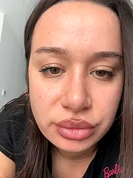 deliaroyal online show from September 21, 2025, 1:35 pm