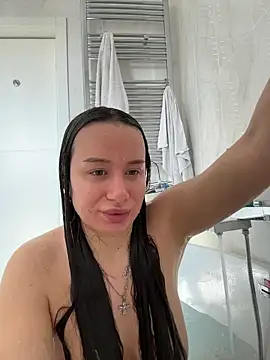 deliaroyal online show from March 26, 2026, 12:44 pm