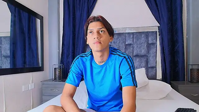 Snapshot of Samuelsince chatting on January 28, 2025, 5:32 am Samuelsince online show from January 28, 2025, 5:32 am