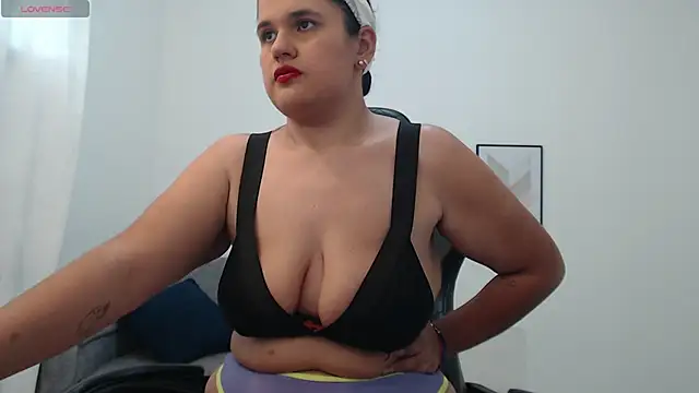 natalia curvy1 online show from October 20, 2025, 6:08 pm