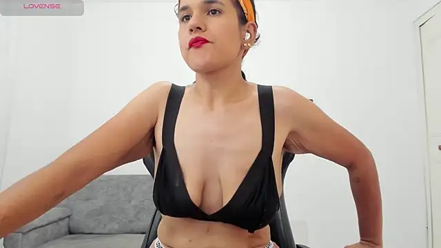 natalia curvy1 online show from July 14, 2026, 5:40 pm