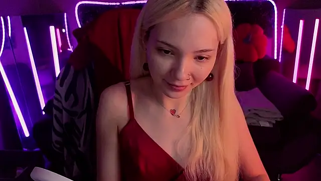 Snapshot of SandraBoyl chatting on November 22, 2025, 2:21 am SandraBoyl online show from November 22, 2025, 2:21 am