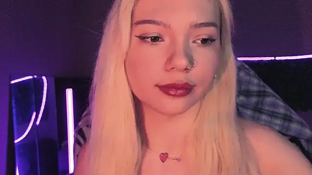 Snapshot of SandraBoyl chatting on November 25, 2025, 2:22 am SandraBoyl online show from November 25, 2025, 2:22 am