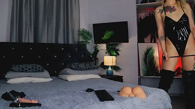 Snapshot of InvitingTina chatting on February 27, 2025, 8:09 pm InvitingTina online show from February 27, 2025, 8:09 pm