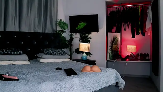 Snapshot of InvitingTina chatting on March 20, 2025, 8:08 pm InvitingTina online show from March 20, 2025, 8:08 pm