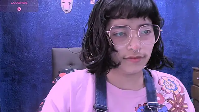 NinaYellow online show from November 6, 2025, 4:30 pm