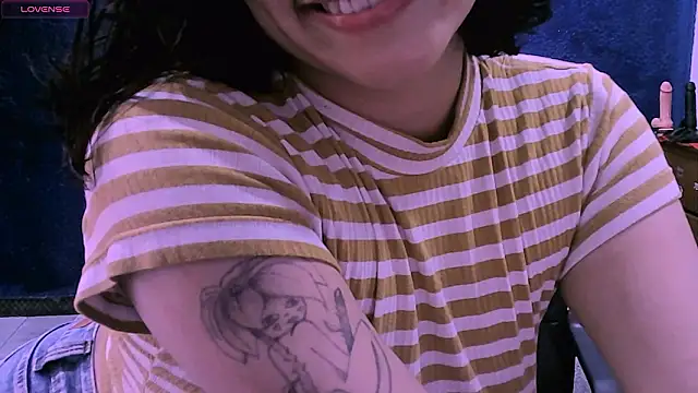 Snapshot of NinaYellow chatting on January 16, 2026, 9:52 pm NinaYellow online show from January 16, 2026, 9:52 pm