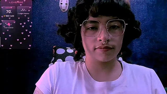 NinaYellow online show from April 22, 2026, 1:01 pm