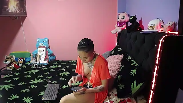 Snapshot of bad_couple_sex chatting on January 5, 2025, 12:52 am bad couple sex online show from January 5, 2025, 12:52 am