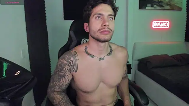 LucianSinclair online show from November 28, 2025, 2:25 am