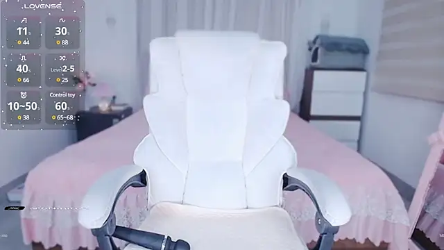 Snapshot of PimChanOK chatting on March 6, 2025, 2:51 am PimChanOK online show from March 6, 2025, 2:51 am