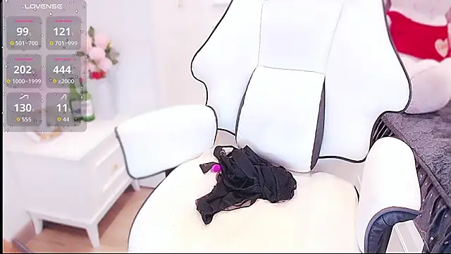 Snapshot of PimChanOK chatting on October 8, 2025, 12:47 pm PimChanOK online show from October 8, 2025, 12:47 pm