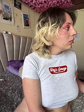 Snapshot of Enyeld_ruru chatting on March 11, 2025, 1:34 pm Enyeld ruru online show from March 11, 2025, 1:34 pm