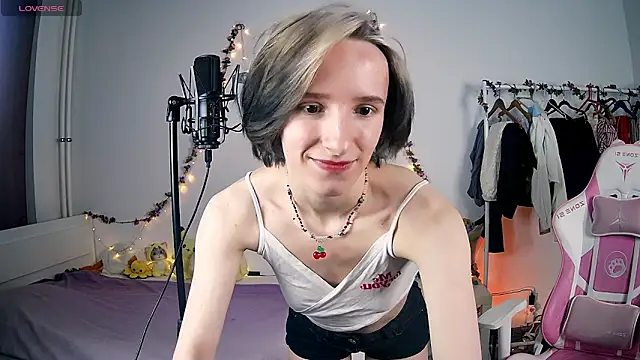 Violet Veliya online show from March 7, 2025, 4:11 pm