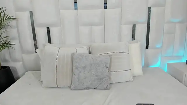 imkrystall online show from January 9, 2026, 7:59 pm