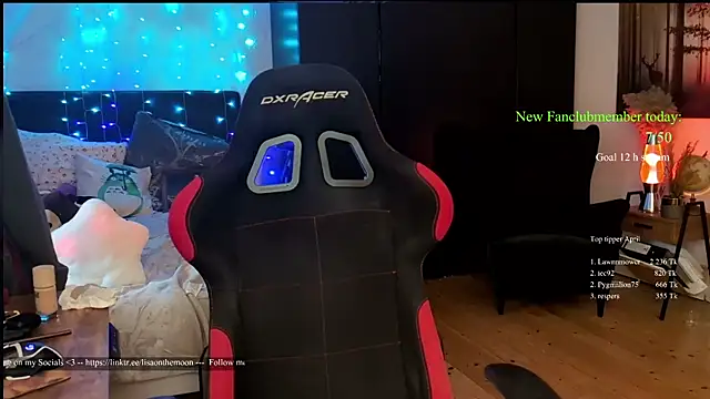 Lisaonthemoon online show from April 12, 2026, 2:44 pm