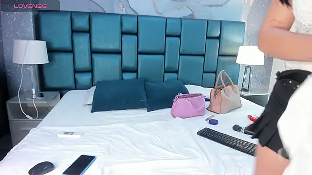 Nahomi Wild online show from December 24, 2024, 6:50 pm